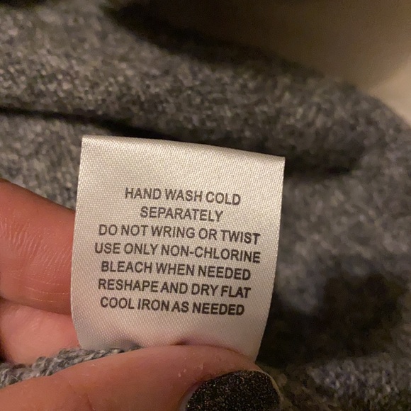NWT gray sweater - Picture 5 of 5